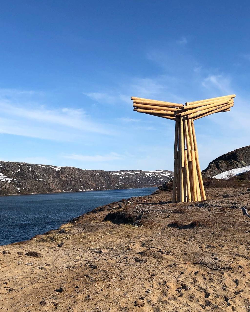 A wooden installation beside a northern lake