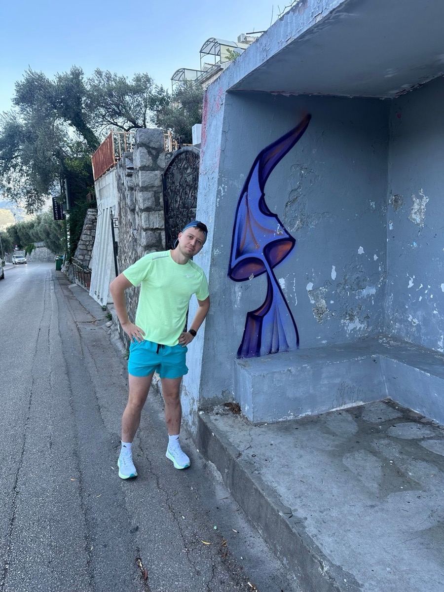 Exploring street art while travelling